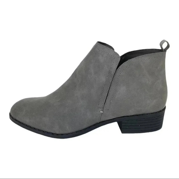 Sun + Stone Cadee Grey Faux Leather Womens Booties - Picture 2 of 11